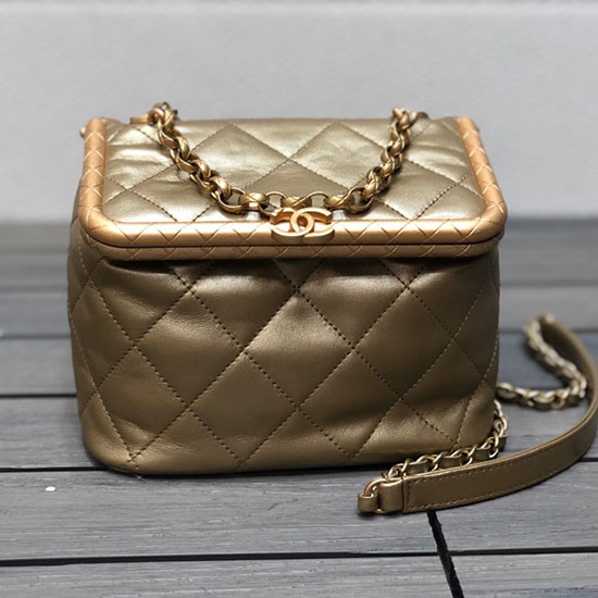 Bolso Chanel Con Cierre De Piel De Cordero Dorado As1886