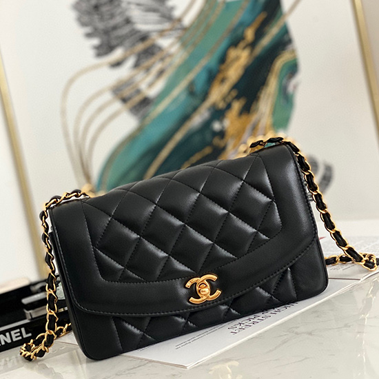 Bolso Chanel Con Solapa De Piel De Cordero Negro A87062