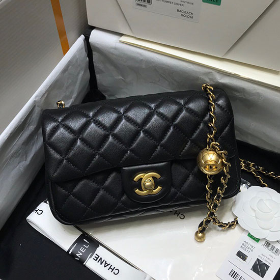 Bolso Chanel Con Solapa De Piel De Cordero Negro As1787