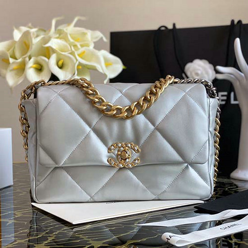 Chanel 19 Bolso Grande Con Solapa De Piel De Cordero Blanquecino Plateado As1161