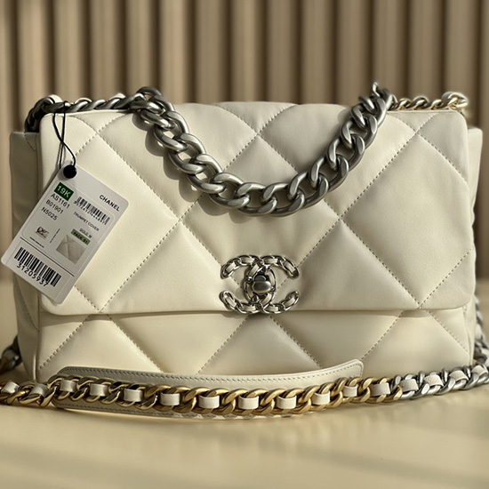 Chanel 19 Bolso Grande Con Solapa De Piel De Cordero Blanquecino Plateado As1161