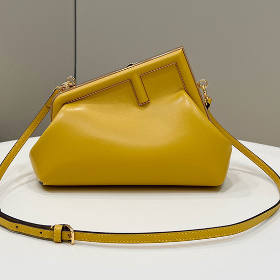 Fendi Primer Bolso Pequeño De Cuero Amarillo F80018