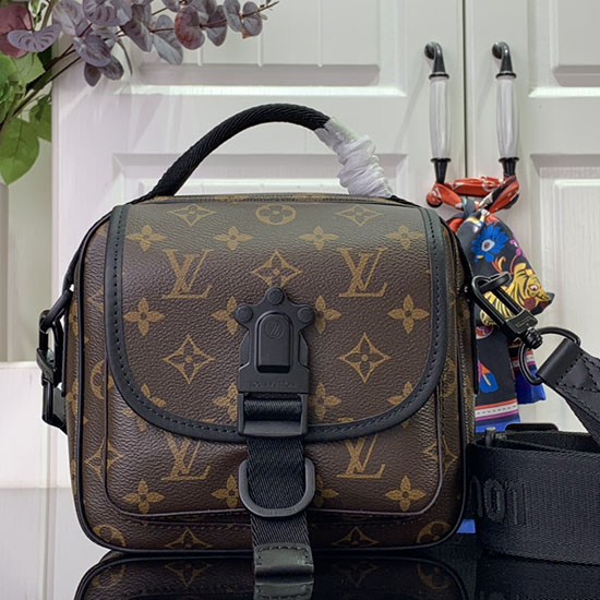 Louis Vuitton Quest Mensajero M46973