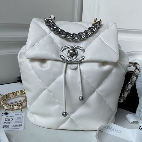 Mochila Chanel 19 De Piel De Cordero Blanca Con Herrajes Plateados As4223