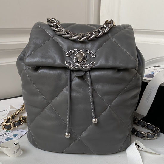 Mochila Chanel 19 De Piel De Cordero Gris Con Herrajes Plateados As4223