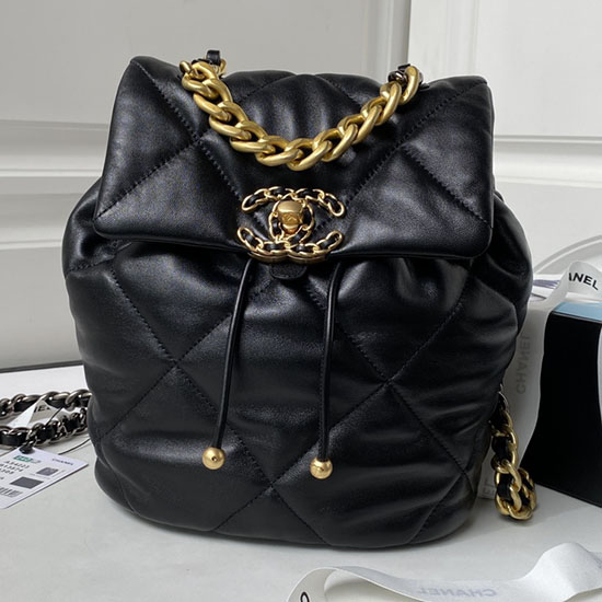 Mochila Chanel 19 De Piel De Cordero Negra Con Herrajes Dorados As4223