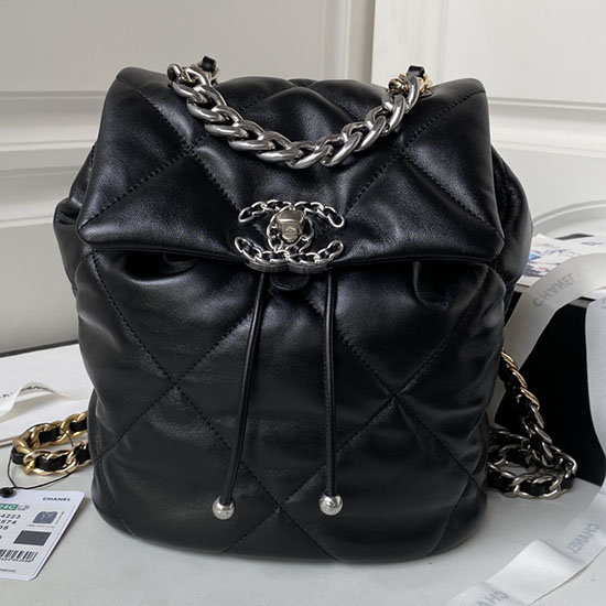 Mochila Chanel 19 De Piel De Cordero Negra Con Herrajes Plateados As4223