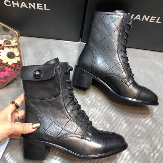 Bottines Chanel En Cuir De Veau Noir C10056