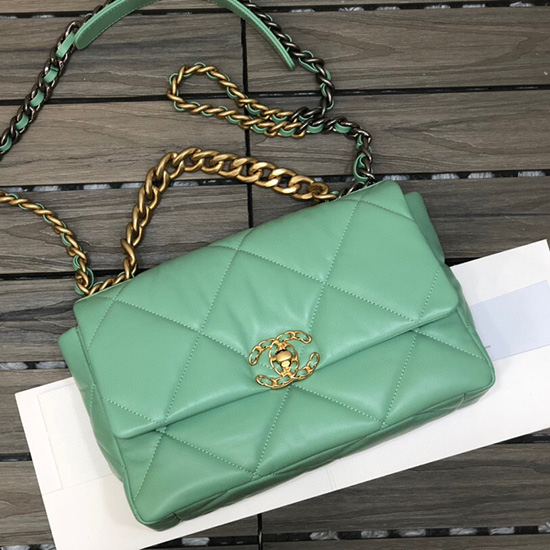 Chanel 19 Grand Sac à Rabat En Cuir Dagneau Vert As1161