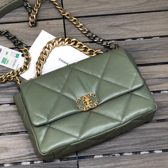 Chanel 19 Grand Sac à Rabat En Cuir Dagneau Vert As1161