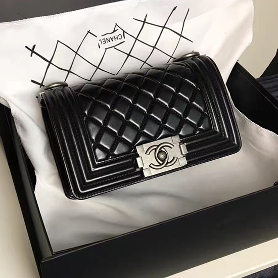 Chanel Petit Sac Garçon En Cuir Dagneau Matelassé Noir A13043