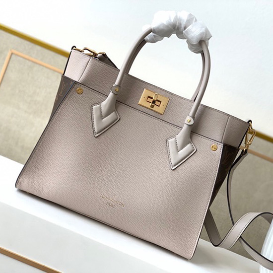 Louis Vuitton à Mes Côtés Gris M53823