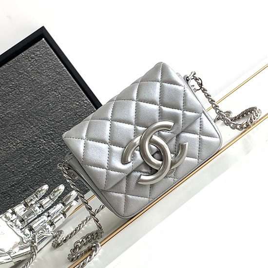 Mini Sac à Rabat En Cuir Dagneau Chanel Argent As3854