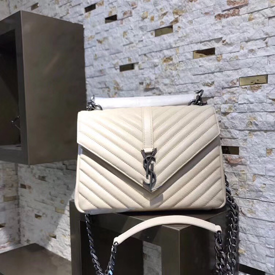 Saint Laurent Sac à Bandoulière En Cuir Matelasse Moyen Blanc Cassé Avec Détails Argentés 428056