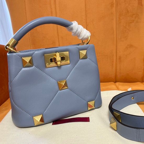 Valentino Garavani Sac à Bandoulière En Cuir à Clous Romains Bleu V0199