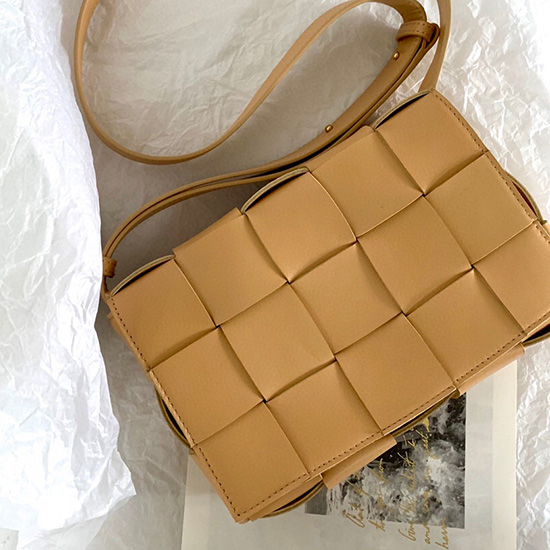 Bottega Veneta Báránybőr Kazetta B578015