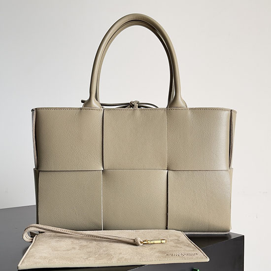 Bottega Veneta Kisméretű Arco Táska Szürke B652867