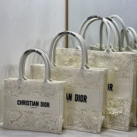 Dior Brodert Lerret Bok Tote Hvit M1286609