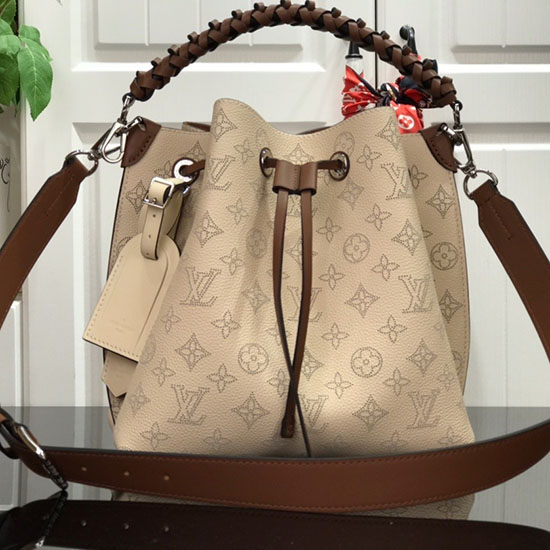 Louis Vuitton Mahina Ze Skóry Muria W Kolorze Kremowym M55801