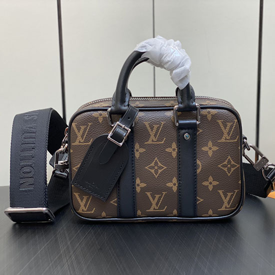 Monogram Lv Nano Porte Dokumentuje Podróż M82770