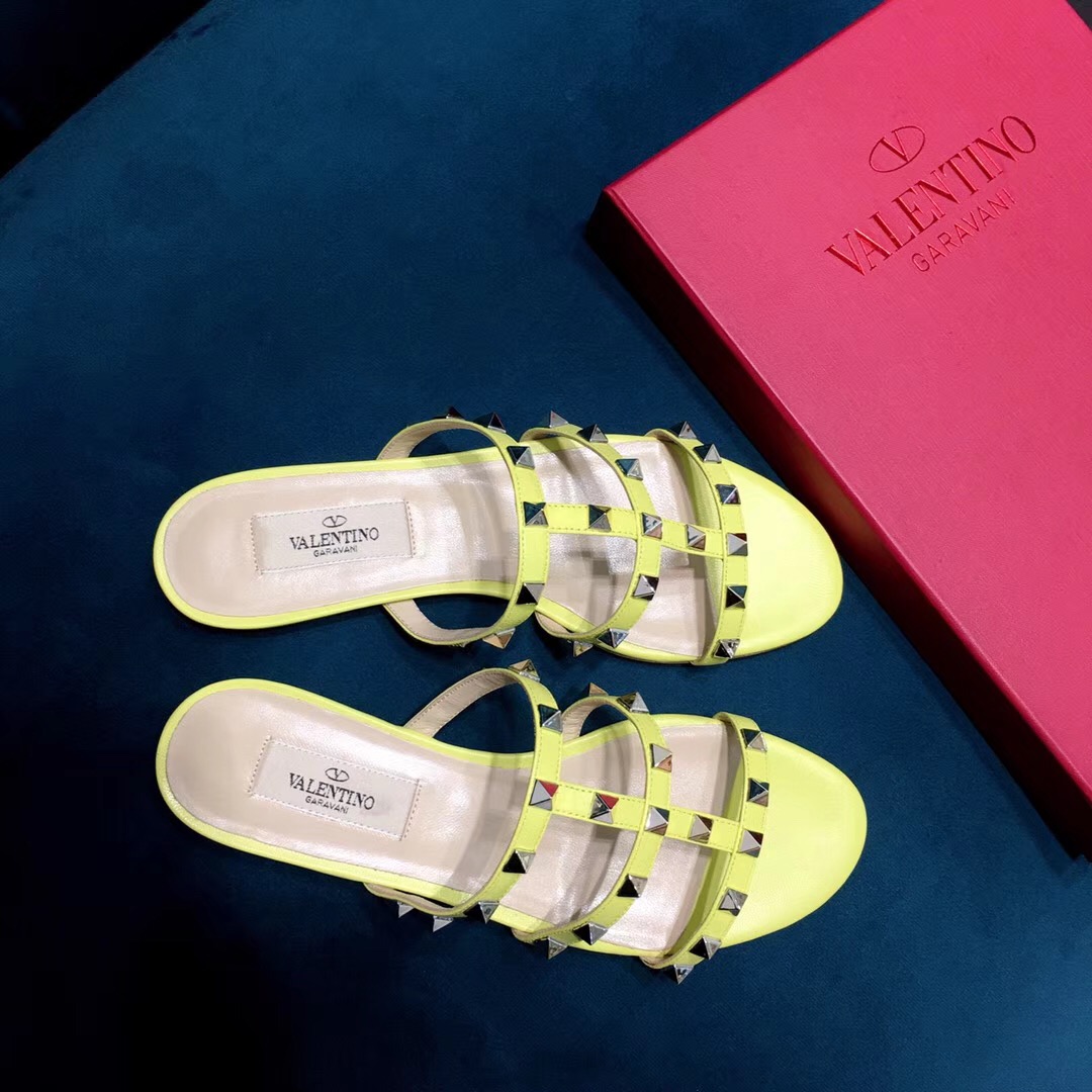 Valentino Garavani Rockstud Płaskie Sandały żółte V18602