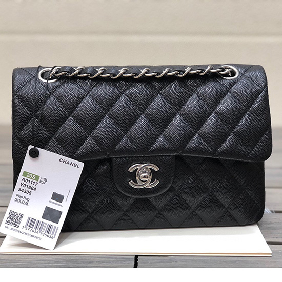 Bolsa Clássica Pequena Com Aba De Couro De Bezerro Chanel Grão Preta Com Prata A01117