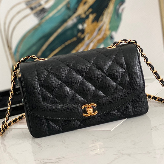 Bolsa Com Aba De Couro De Bezerro Granulado Chanel Preta A87062