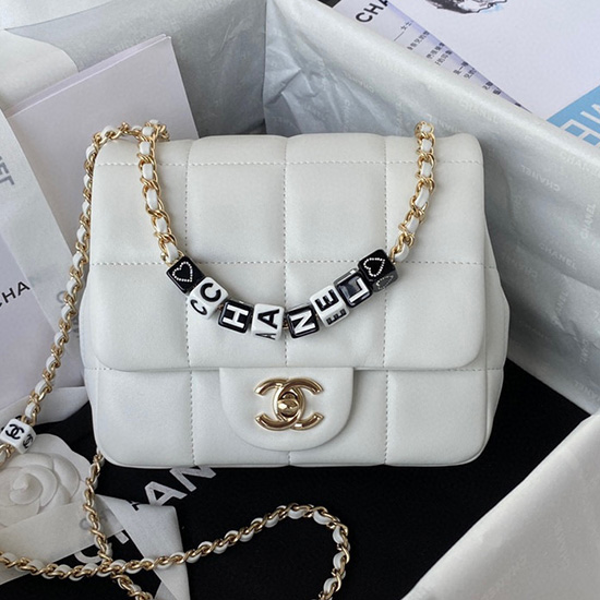 Bolsa Com Aba De Pele De Cordeiro Chanel Branca As3330