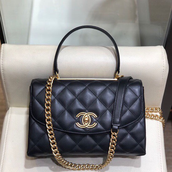 Bolsa Com Aba De Pele De Cordeiro Chanel Com Alça Superior Preta A10014