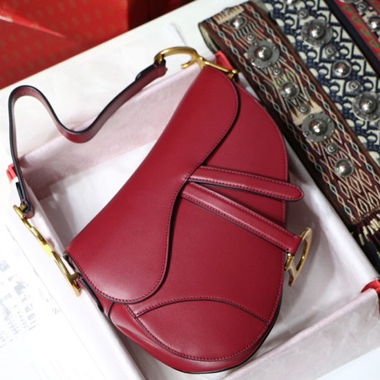 Bolsa De Selim Dior Em Couro De Bezerro Liso Vermelho M9001