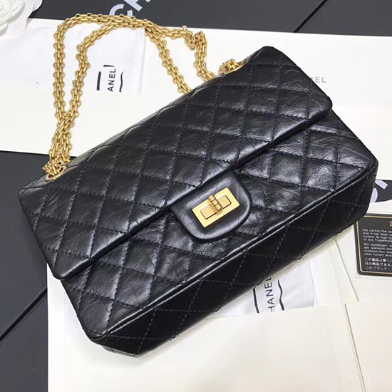 Chanel Bolsa De Couro De Bezerro Envelhecido 255 Preta Com Detalhes Dourados A37586