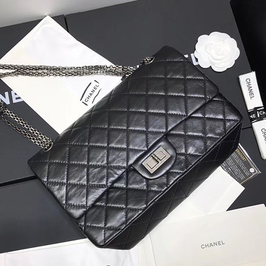 Chanel Bolsa De Couro De Bezerro Envelhecido 255 Preta Com Detalhes Prateados A37586