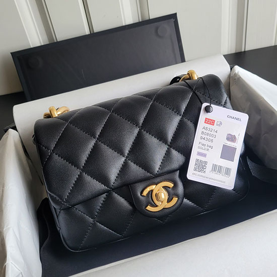 Chanel Bolsa Pequena Com Aba Em Pele De Cordeiro Preta As3214