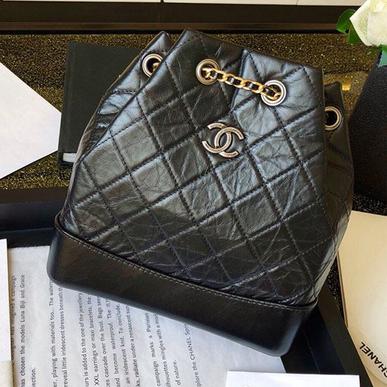 Chanel Mochila Gabrielle Em Couro De Bezerro Envelhecido Preta A94502