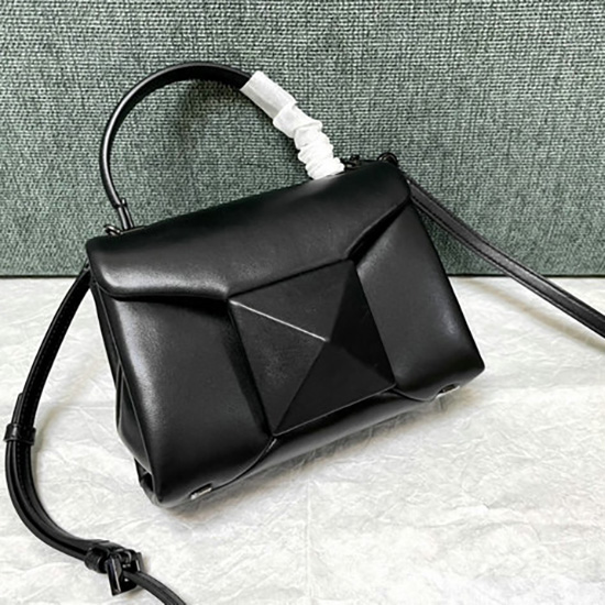 Valentino Mini Bolsa One Stud Hardware Preto V23101