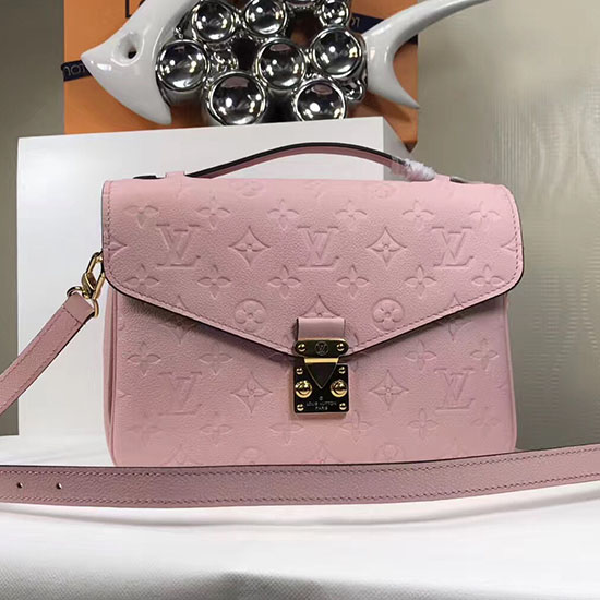 Клатч с монограммой Louis Vuitton Empreinte Metis розовый M44018