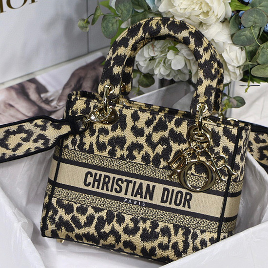 Сумка Dior Lady D-Lite среднего размера Md800212