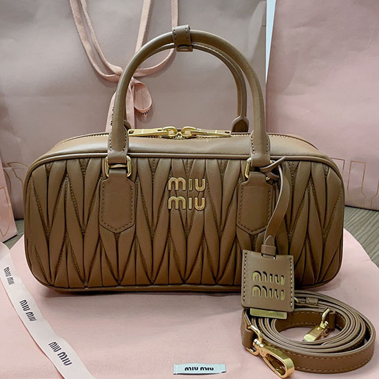 Сумка Miu Miu Arcadie Matelasse из кожи наппа цвета хаки 5bb148