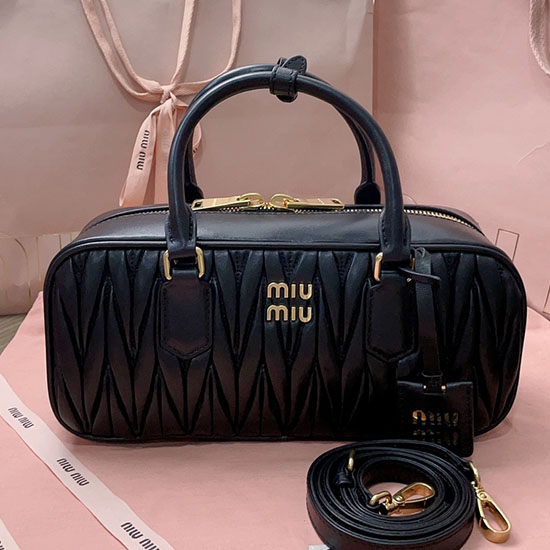 Сумка Miu Miu Arcadie Matelasse из кожи наппа черная 5bb148