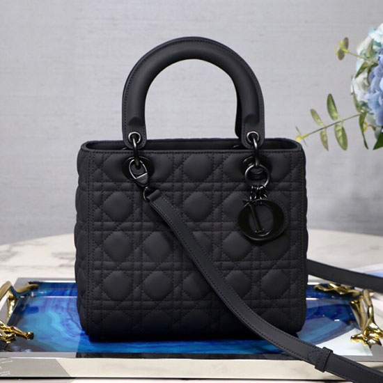 Ультраматовая сумка Lady Dior черная D92401