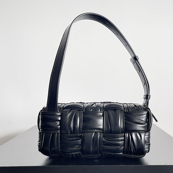 Bottega Veneta Luffarväska I Kalvskinn Svart B736233