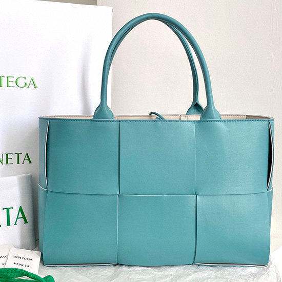 Bottega Veneta Arco Maxi Intrecciato กระเป๋าโท้ตสีน้ำเงิน B03161