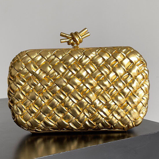 Bottega Veneta Knot Clutch สีทอง B717622