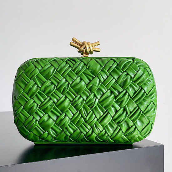 Bottega Veneta Knot Clutch สีเขียว B717622