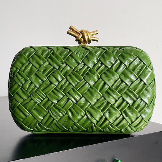 Bottega Veneta Knot Clutch สีเขียวเข้ม B717622