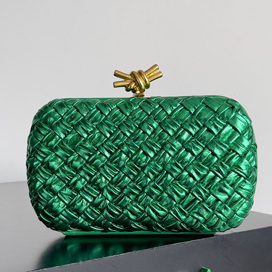 Bottega Veneta Knot Clutch สีเขียวเงา B717622