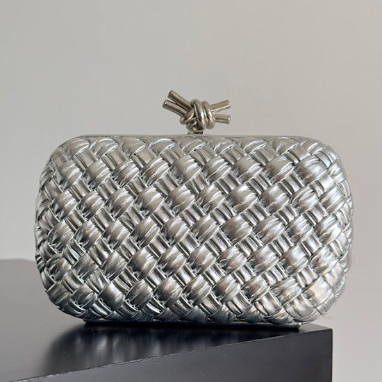 Bottega Veneta Knot Clutch สีเงิน B717622