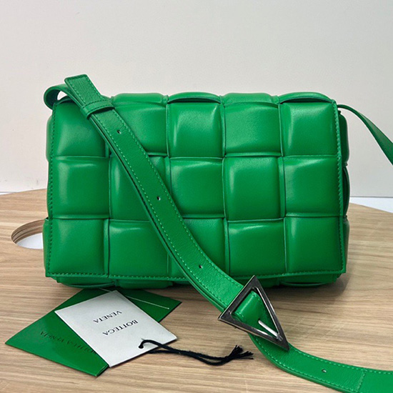 Bottega Veneta กระเป๋าใส่เทปบุนวม สีเขียว B591974