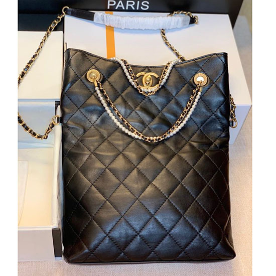 Chanel กระเป๋าสะพายหนังลูกวัวสีดำ A13108