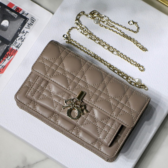 Dior Lambskin Chain Wallet สีนู้ด Dm7001